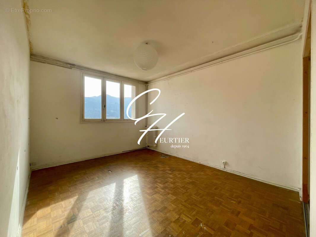 Appartement à SAINT-MARTIN-D'HERES