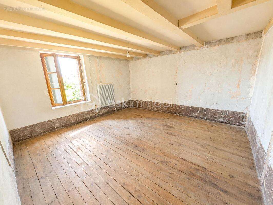 EXCLUSIVITÉ – Ancien corps de ferme sur 5,6 hectares avec dépendances, verger et rivière - photo 7