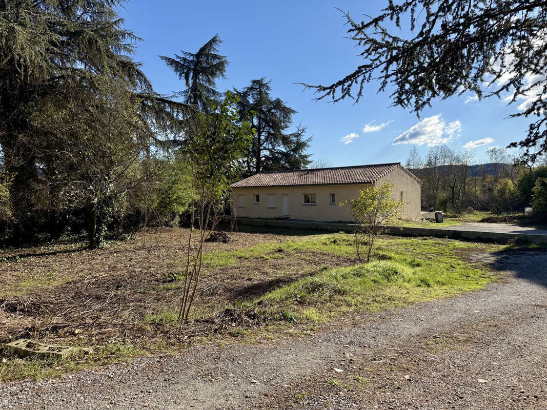 Belles parcelles centre de saint privat - photo 2