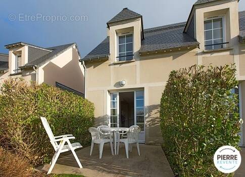 Appartement à PORT-EN-BESSIN-HUPPAIN