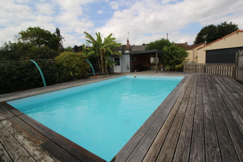 Maison à SAINT-GENEST-D&#039;AMBIERE