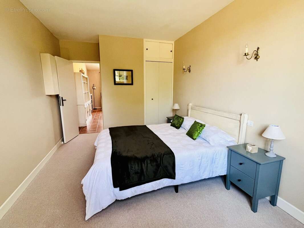 Maison de plain-pied 4 chambres avec jardin et piscine dans un cadre tranquille - photo 5