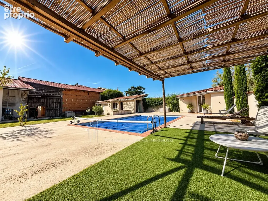 Propriété de caractère rénovée   225 m2   5 chambres   Piscine   Dépendances   DPE A/A - photo 3