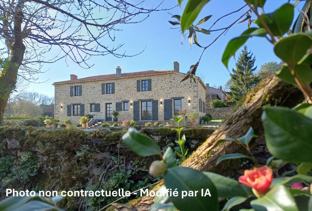 Maison à LA CHAIZE-LE-VICOMTE