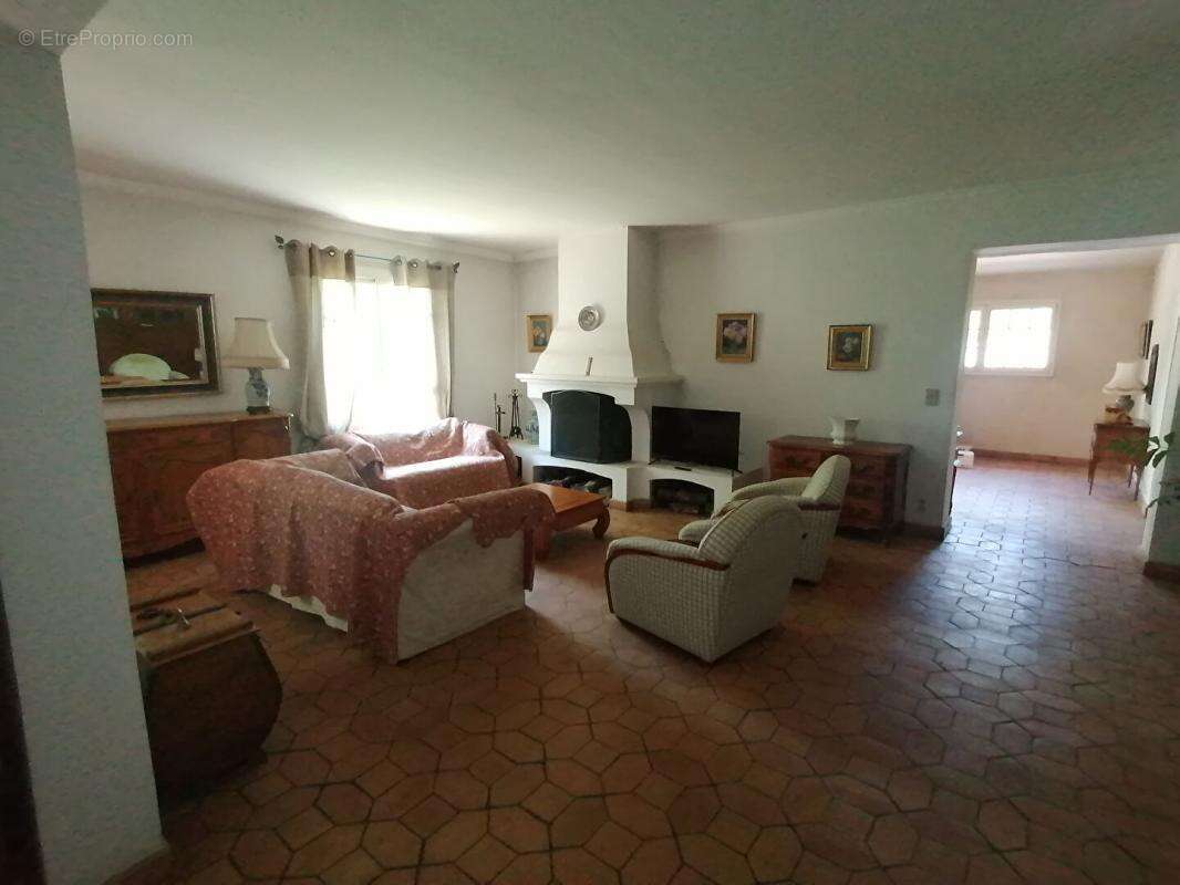 Maison à SAINT-CYR-SUR-MER