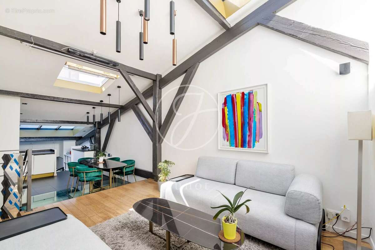 Appartement à PARIS-17E