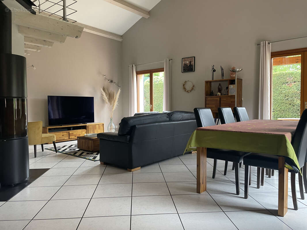 VILLA  de 201 M2  offrant 5 CHAMBRES - photo 8