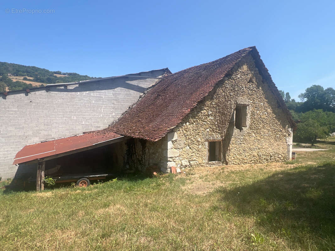 Maison 90 m² à Saint-Genix-Sur-Guiers  - photo 2