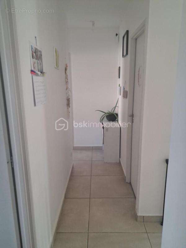 Villa neuve de plain pied avec 3 chambres située dans une impasse sur un terrain clôturé et arboré - photo 6