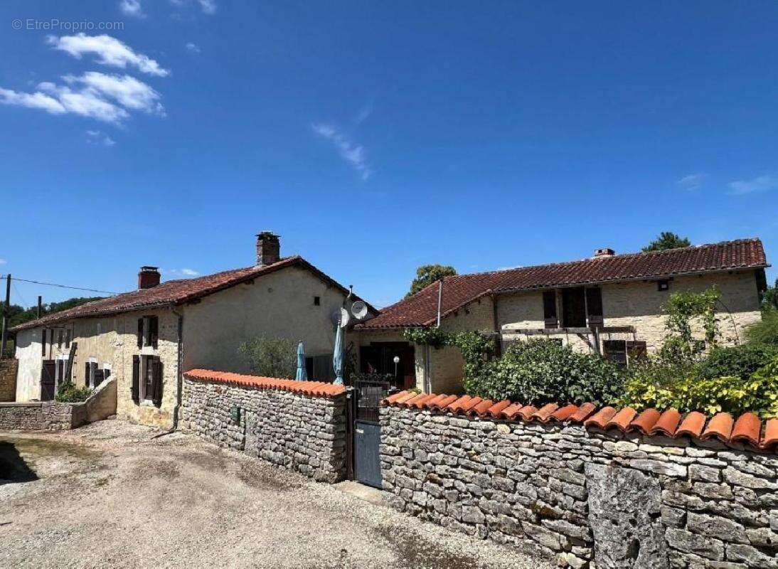 Maison à NANTEUIL-EN-VALLEE