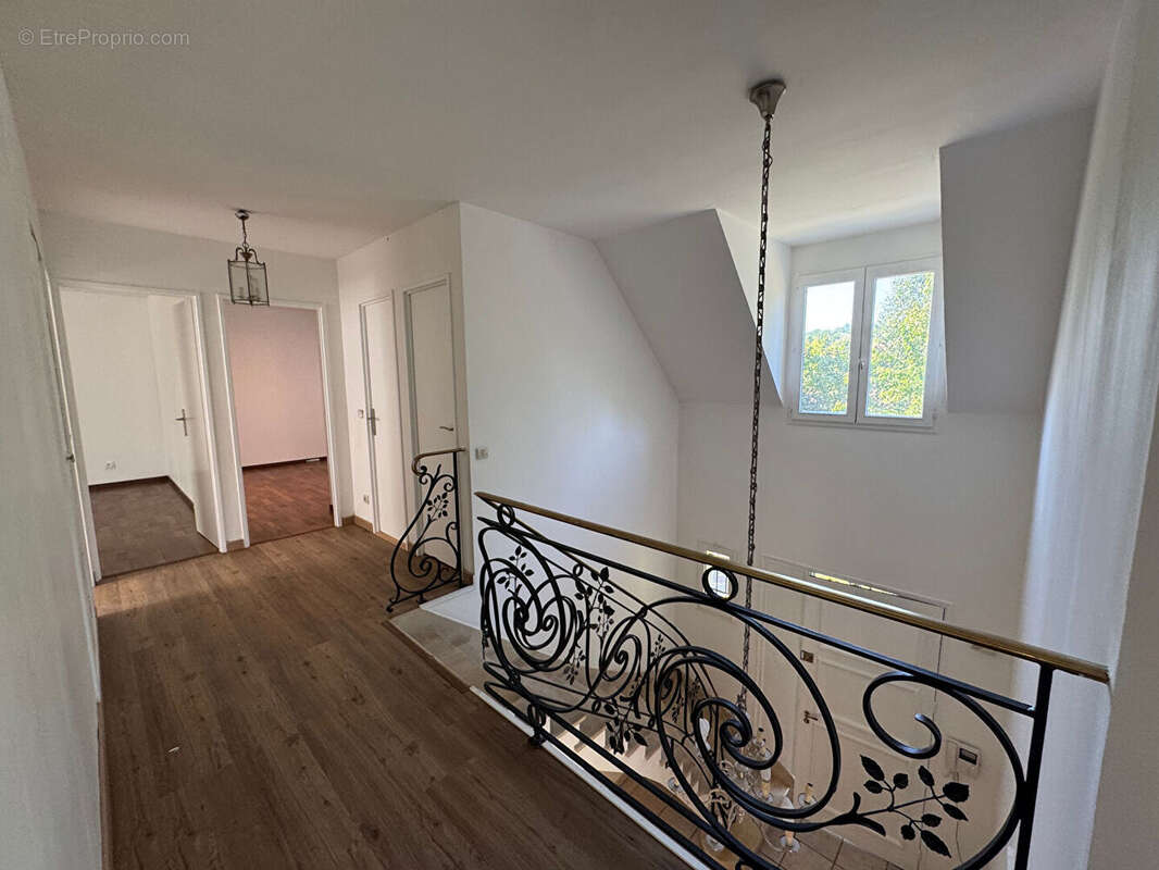 Maison à SAINT-NOM-LA-BRETECHE