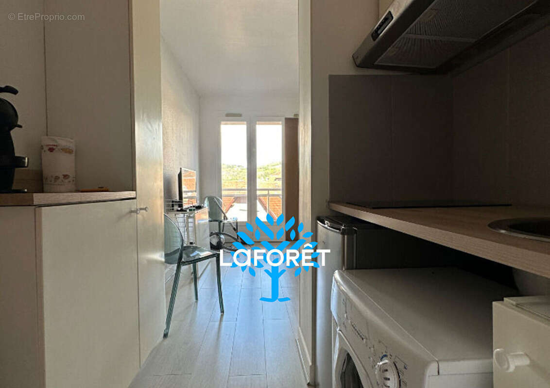 T1 avec balcon et parking - Centre-ville - Aurillac - photo 8