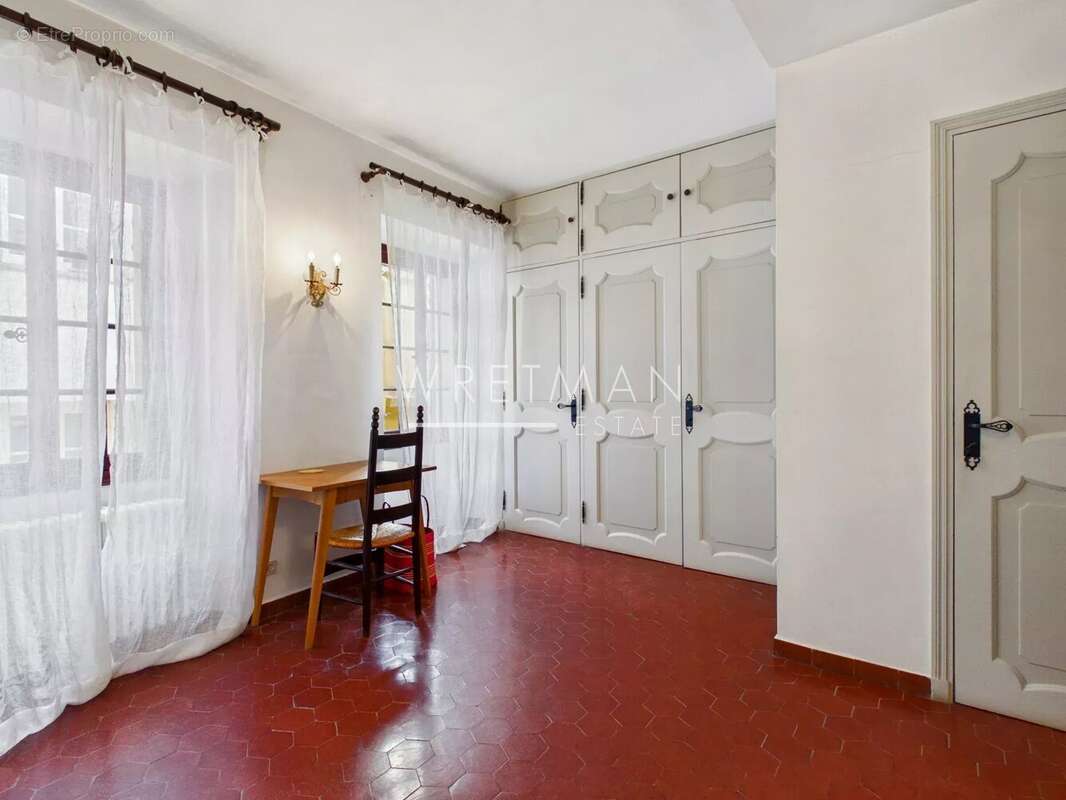 Maison à CHATEAUNEUF-GRASSE