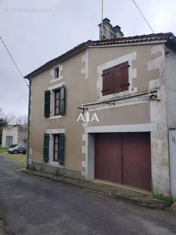 Maison à AUNAC