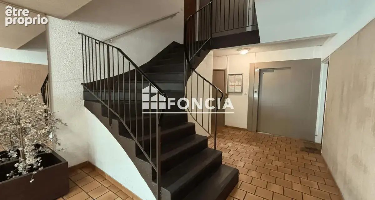 Nîmes – Spacieux T4 avec balcon et terrasse, dans immeuble avec ascenseur - photo 9