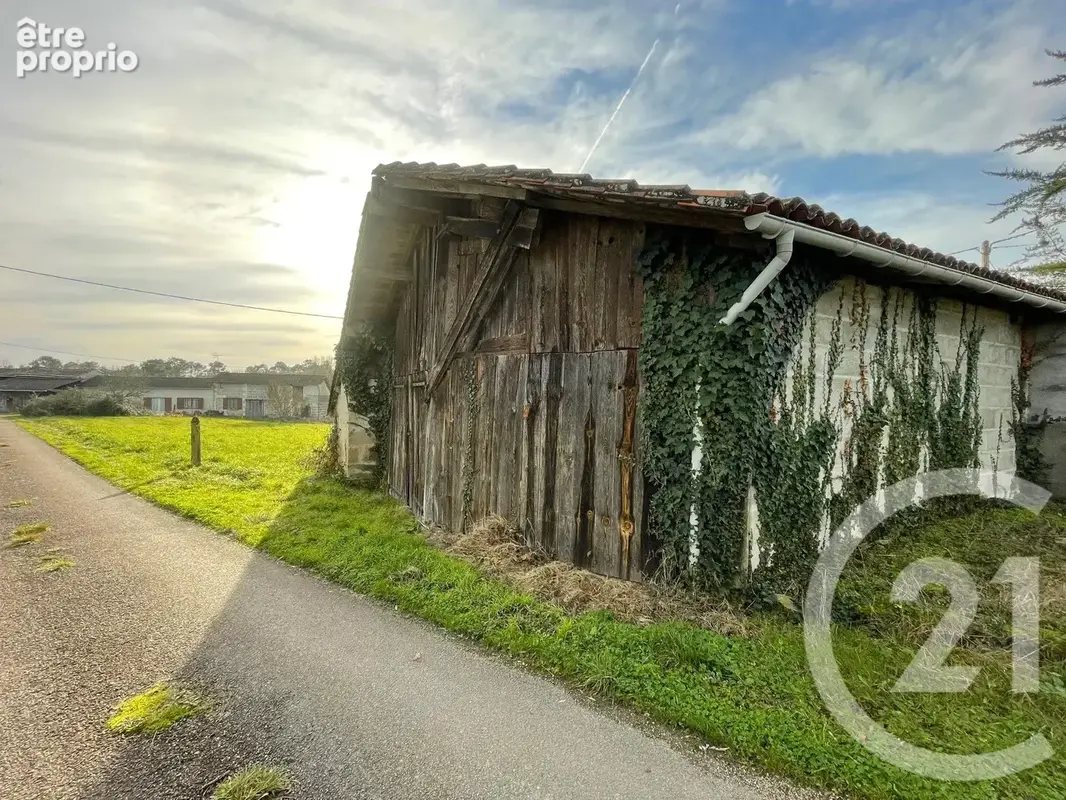 Photo Terrain à La Barde au prix de 47 000€