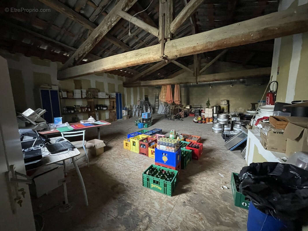 Commerce à AIGUES-VIVES