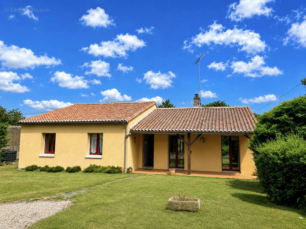 Maison à THENEZAY