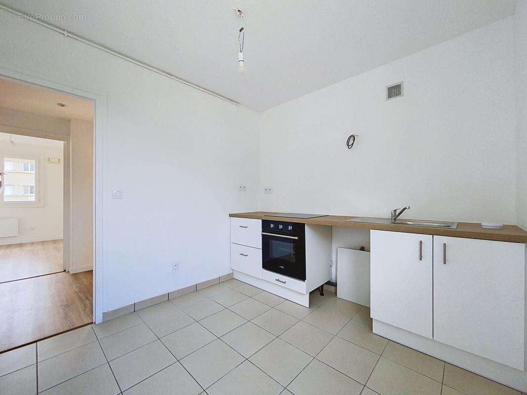 Appartement - 3 Chambres - 1 Place de parking privative - Proche toutes commodités - photo 11