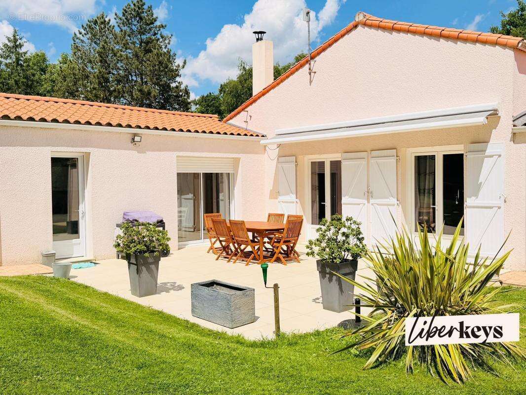 Maison à SAINT-HILAIRE-LE-VOUHIS