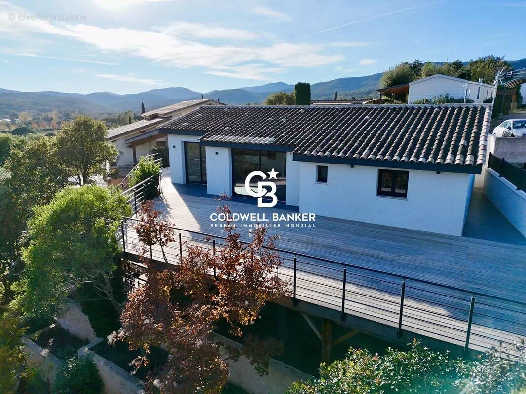 Maison à ROQUEBRUNE-SUR-ARGENS