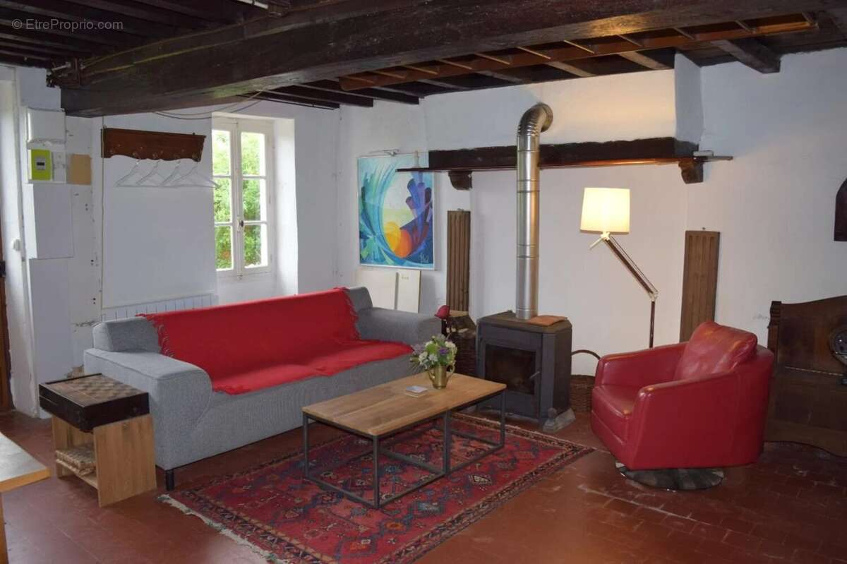 Maison à MONTIGNY-SUR-CANNE