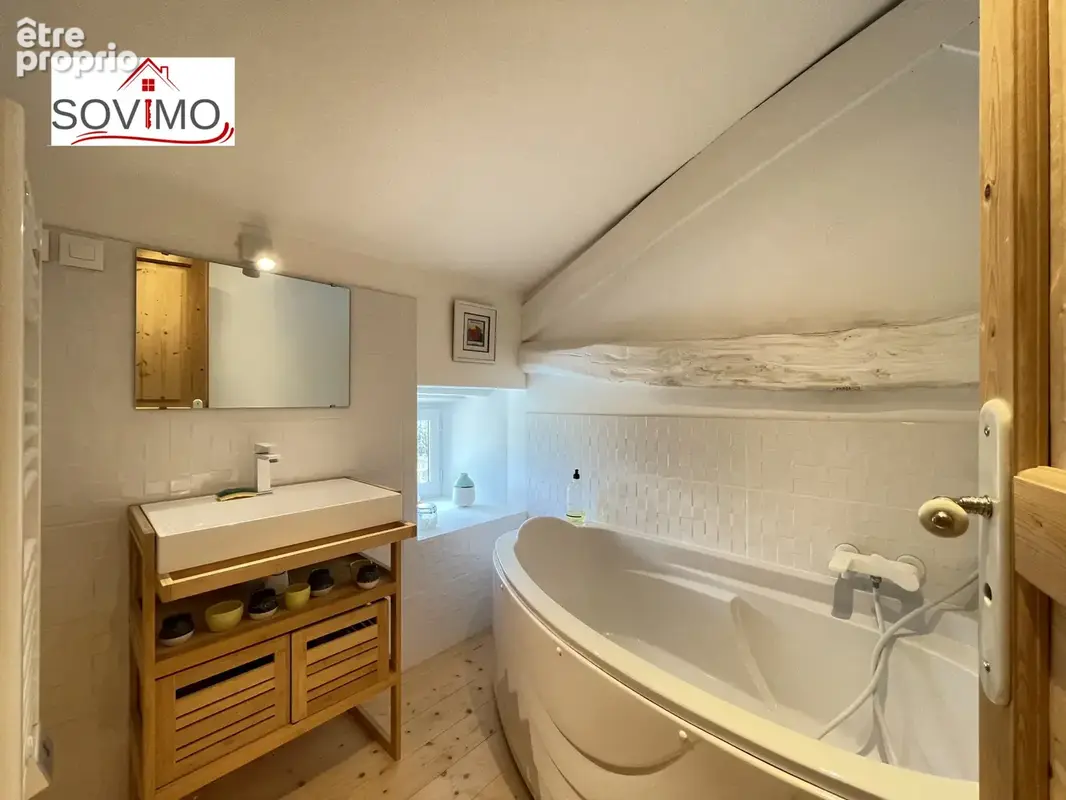 En campagne, belle maison charentaise indépendante en pierre, entièrement restaurée, sur 4800 m2 de terrain - photo 22