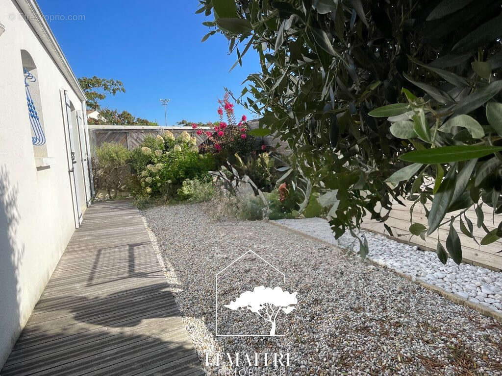 Au calme, maison plain pied 4 chambres + jardin d'hiver, piscine et garage ! - photo 11