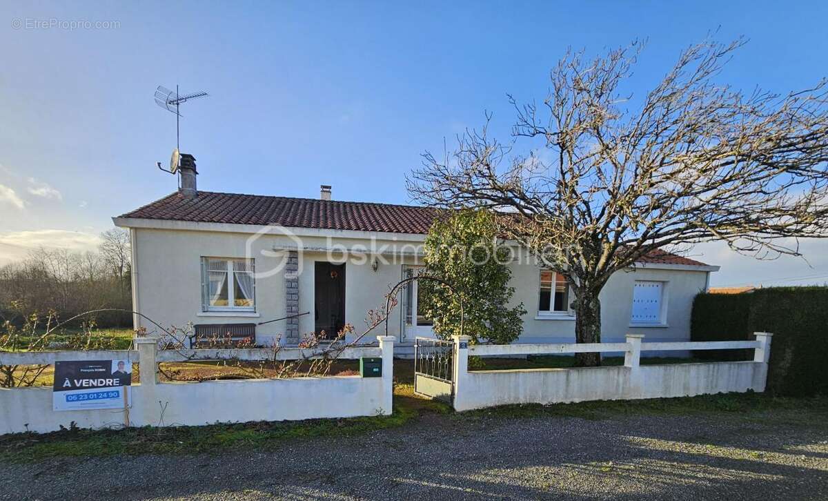 Maison à VERNOUX-EN-GATINE