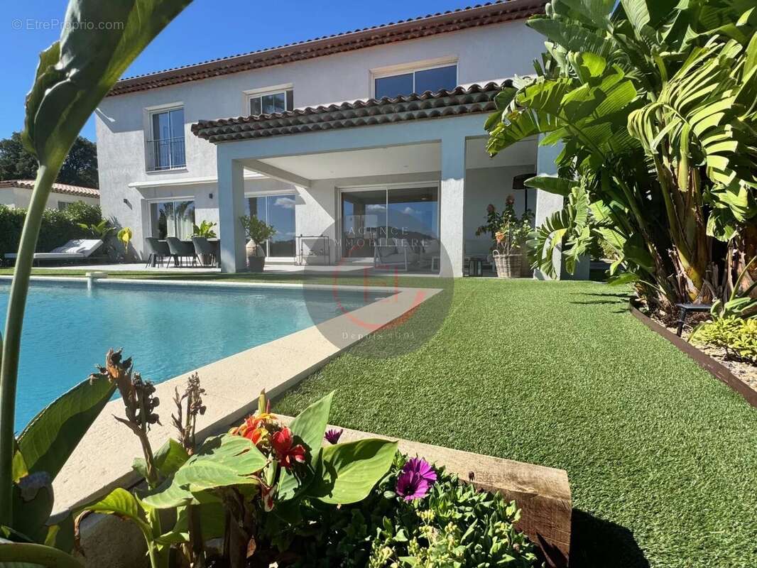 Maison à LES ADRETS-DE-L&#039;ESTEREL