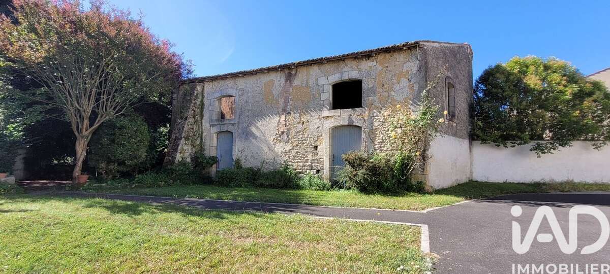 Maison 204 m² à Saint-Jean-D'angely  - photo 9