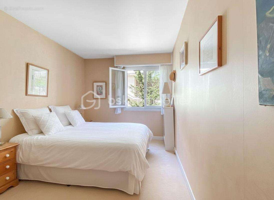 Appartement à VILLE-D'AVRAY