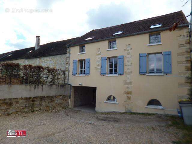 Appartement à NEUVILLE-SUR-OISE