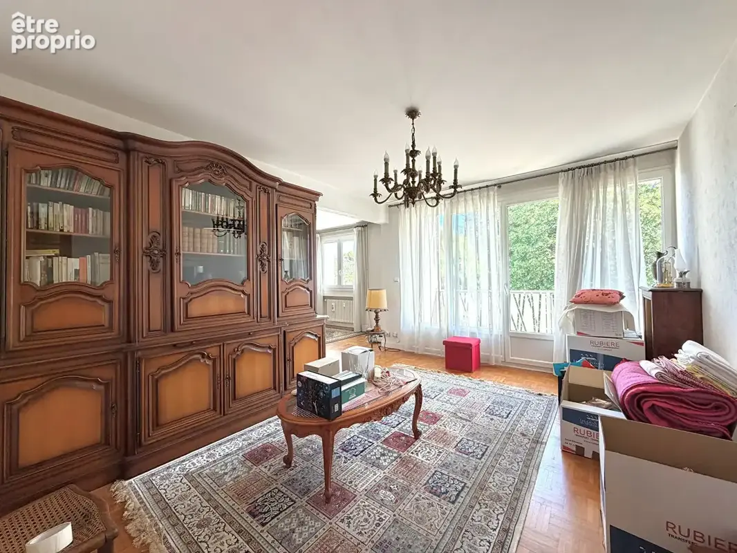 Appartement T4 de 83 m² avec garage et cave - À deux pas du Parc de l'Europe - Saint-Étienne - photo 2
