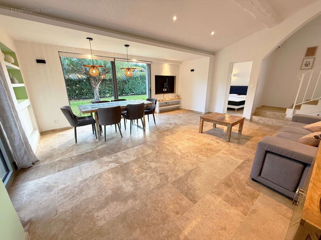 Maison à PLAN-DE-LA-TOUR