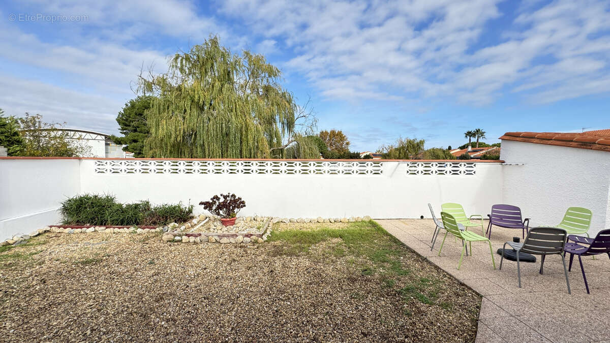 Maison à SAINT-LAURENT-DE-LA-SALANQUE