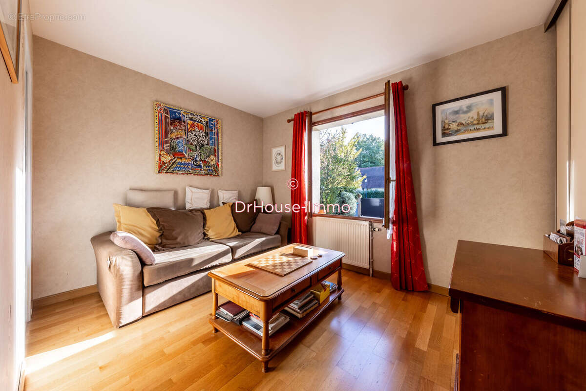 Maison à DAMPIERRE-EN-YVELINES