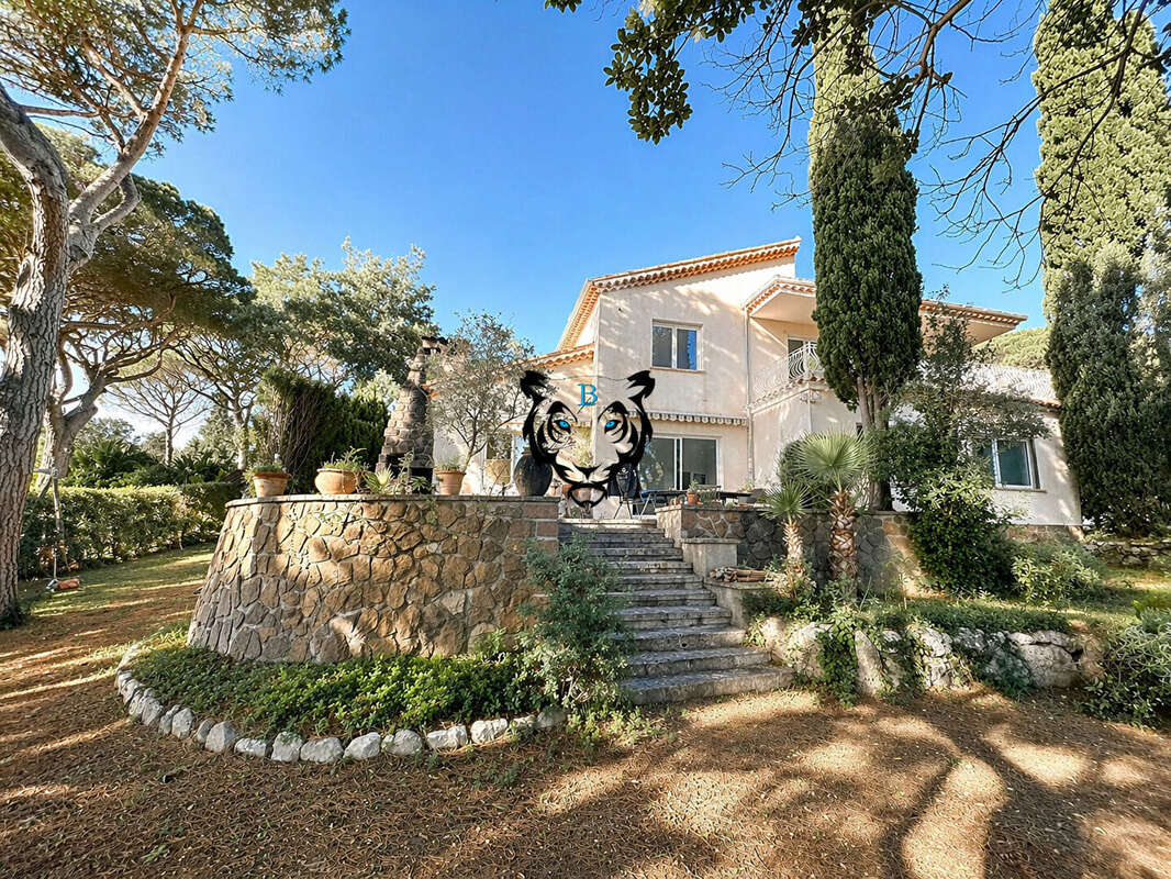 Maison à LES ISSAMBRES