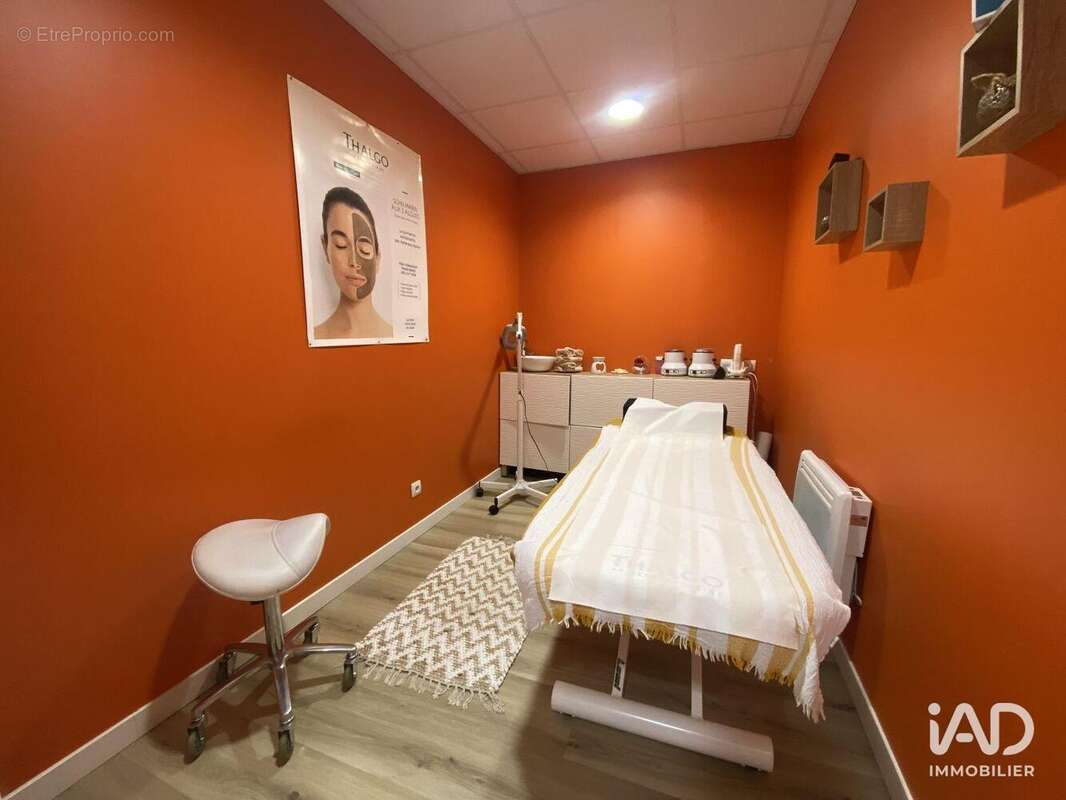 Photo 6 - Commerce à CARVIN