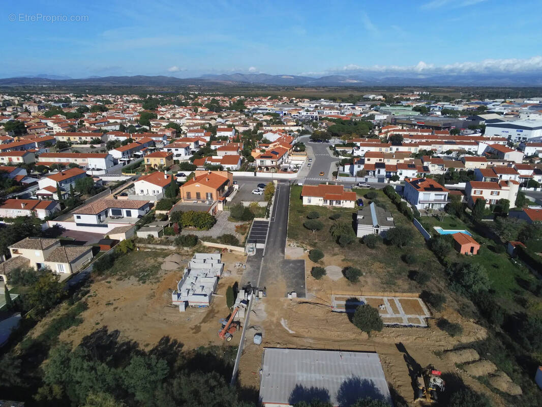 Terrain à SAINT-ESTEVE