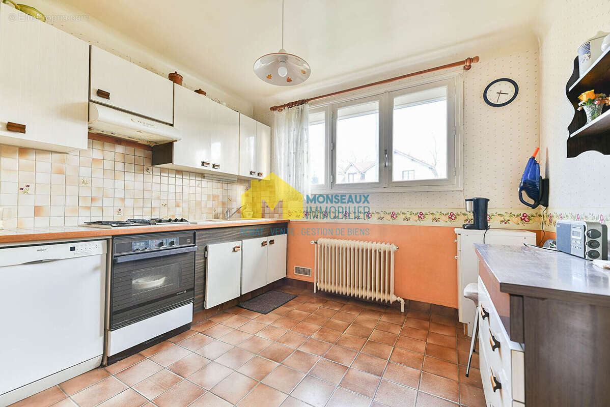 Maison à SAINTE-GENEVIEVE-DES-BOIS