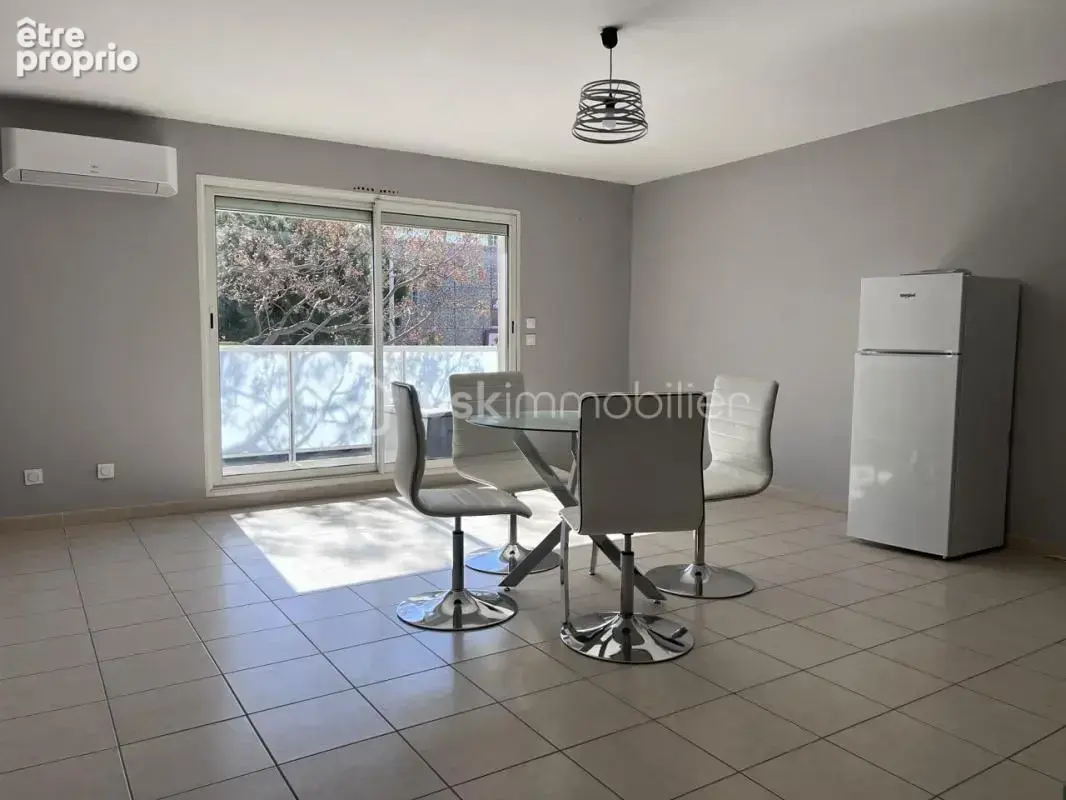 Un appartement au 1er étage de type F2 de 42,15 m2, terrasse de 12,16 m2, deux parkings privatifs - photo 4