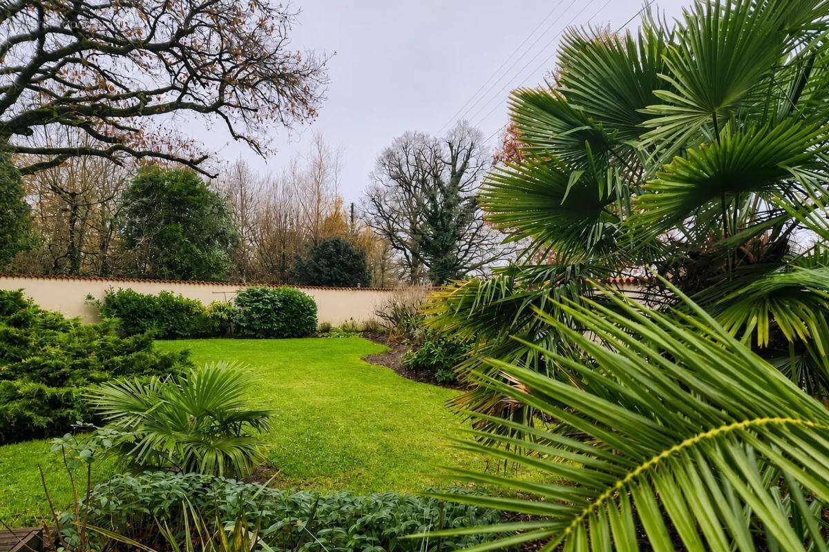Maison rénovée avec jardin paisible à Oradour-Fanais - photo 13