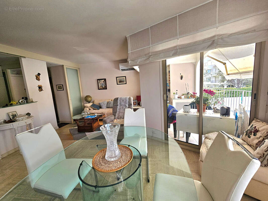 Appartement à MANDELIEU-LA-NAPOULE