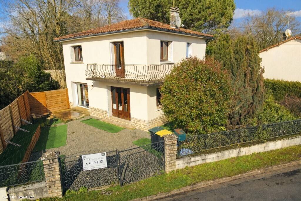 Maison à RUFFEC