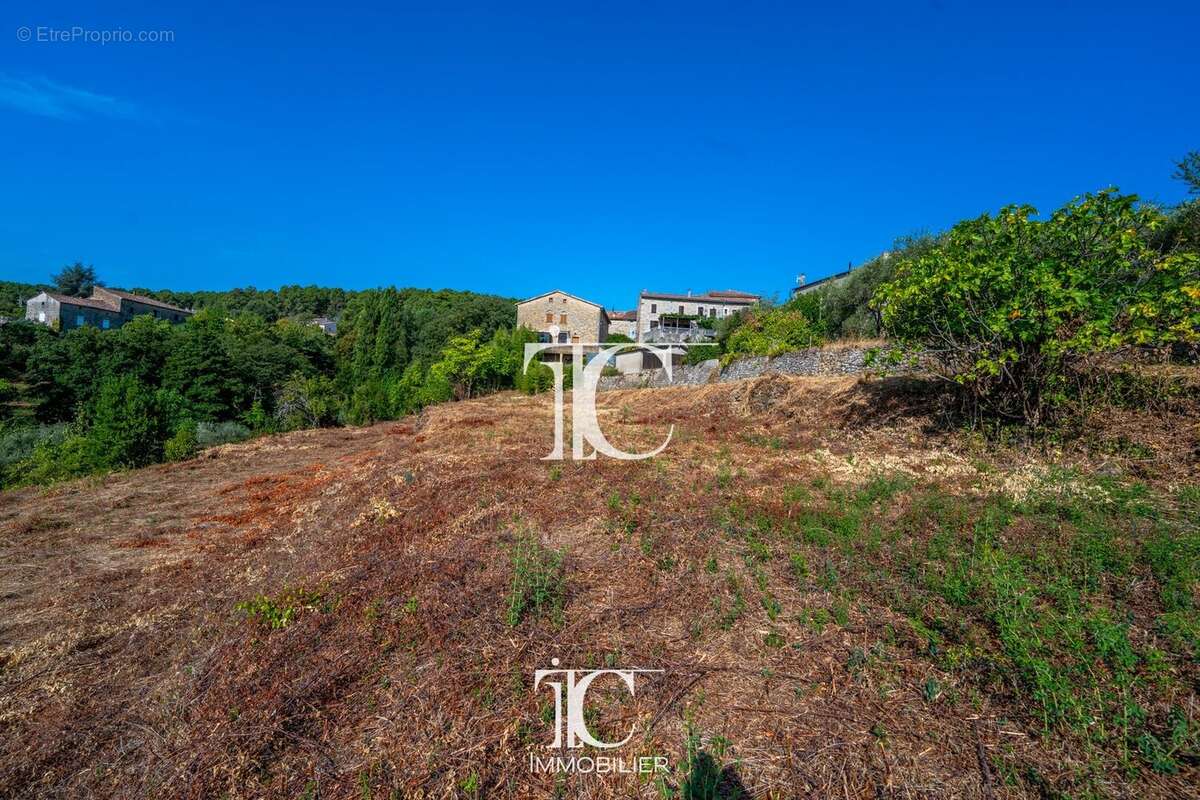 Terrain en zone auo 3479m² - photo 9