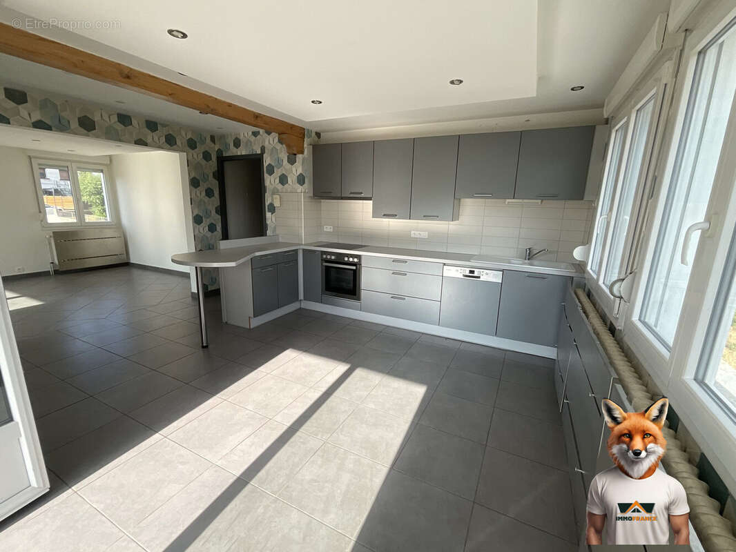 Maison 117 m² à Orchamps-Vennes  - photo 6