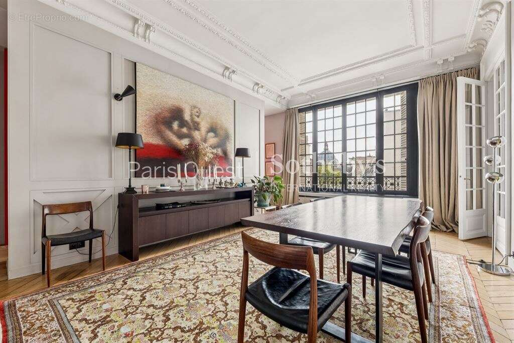Appartement à PARIS-8E