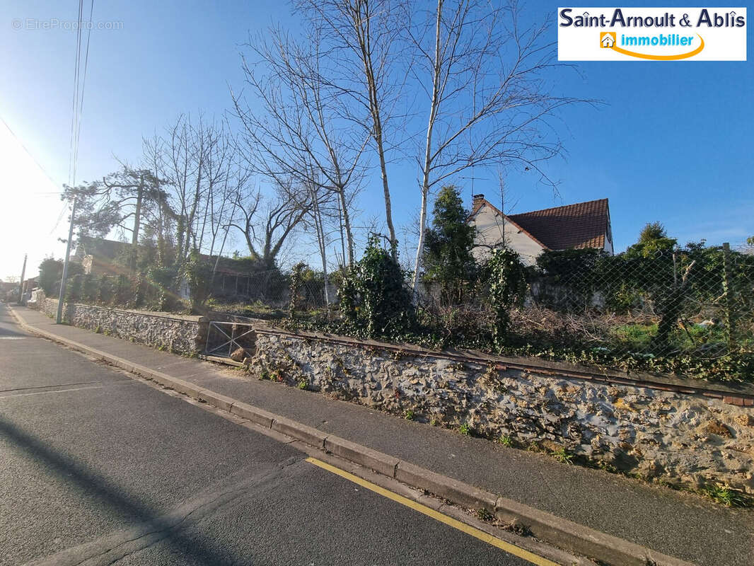 Terrain à SAINT-ARNOULT-EN-YVELINES