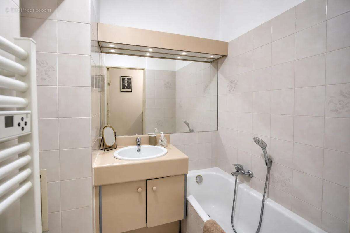 Appartement 2 pièces de 28 m² situé à Cannes - photo 2